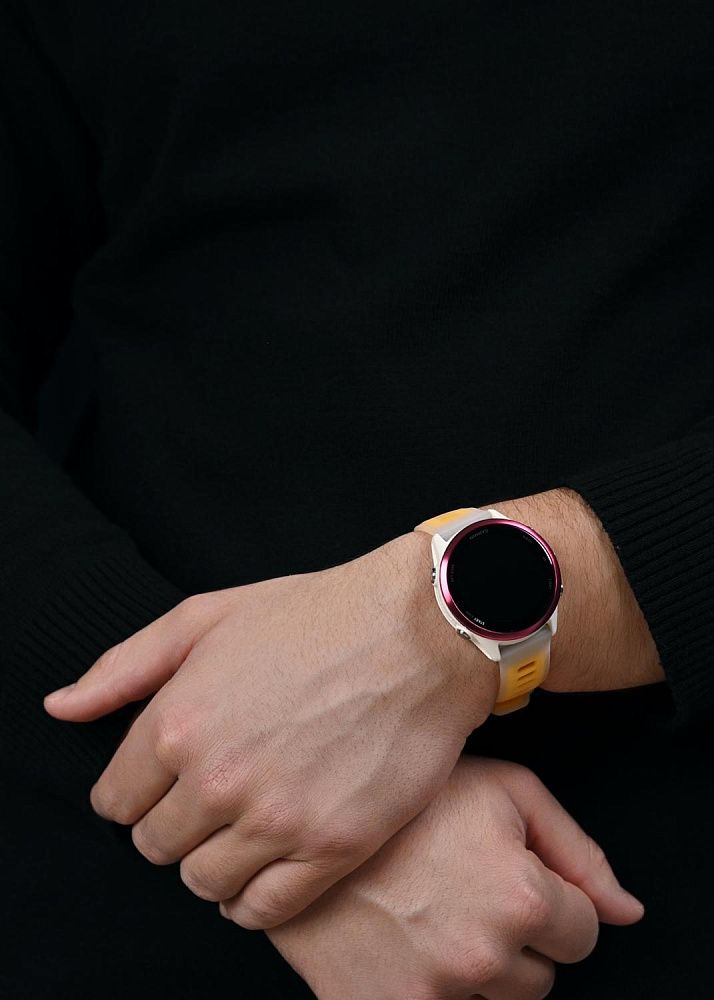 Смарт-часы Garmin Forerunner 570 42 mm Raspberry Case with Translucent Bone / Mango Silicone Band