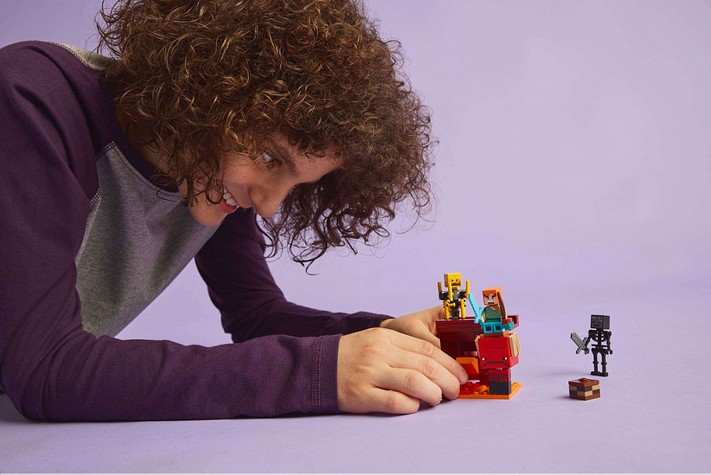 Конструктор LEGO Minecraft «Битва в лаве Нижнего мира» 21266